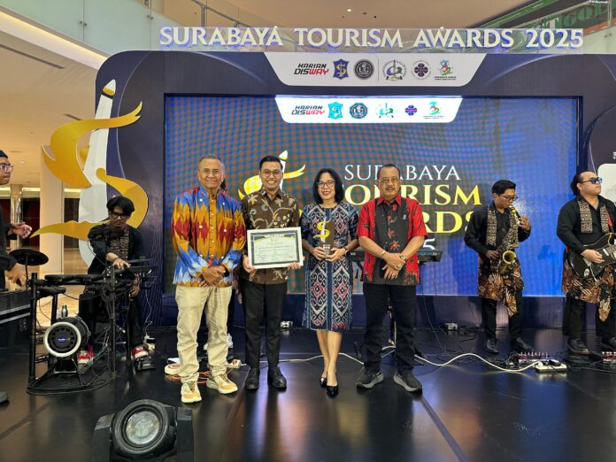 Java Paragon Hotel Raih Penghargaan Best Social & Economic Impact di Surabaya Tourism Awards 2025 (foto : ist)