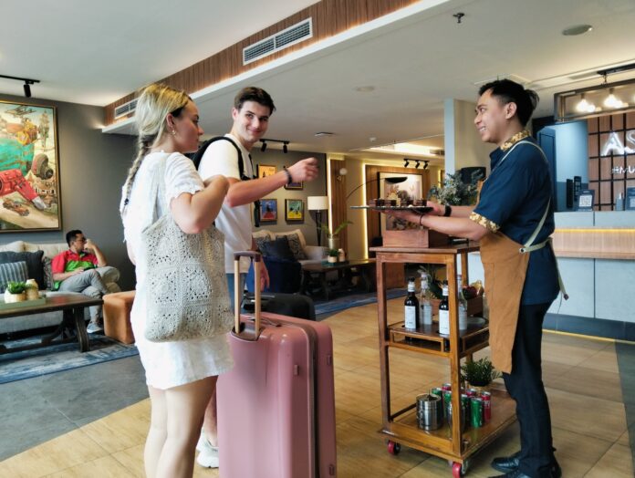 Aston Inn Jemursari Hadirkan Pass Around Trolley & Minuman Hangat Untuk Tamu Spesial (foto : ist)